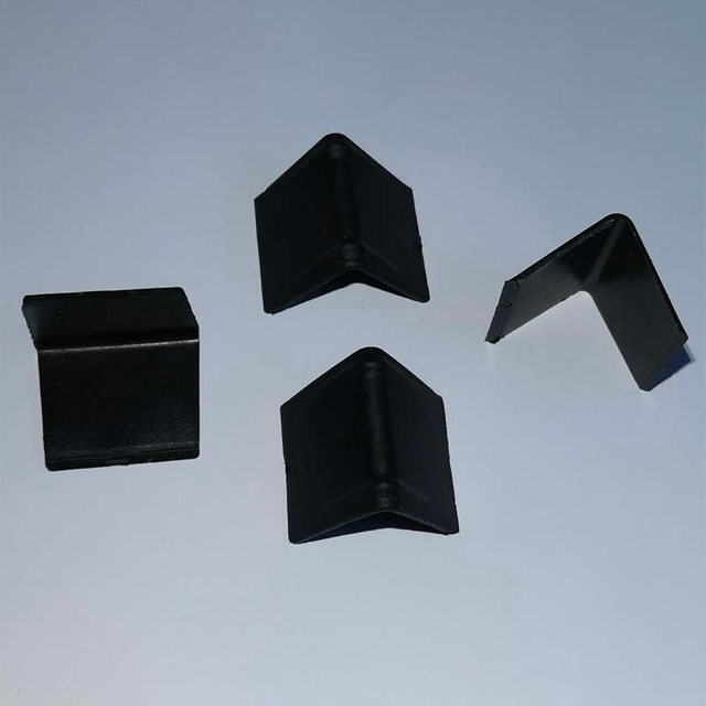 Protector de cantos de plástico 27 ​​x 27x 1,5 x 36 mm